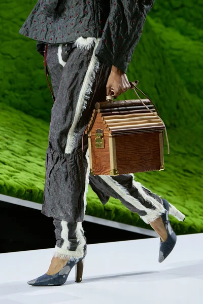 Look 27